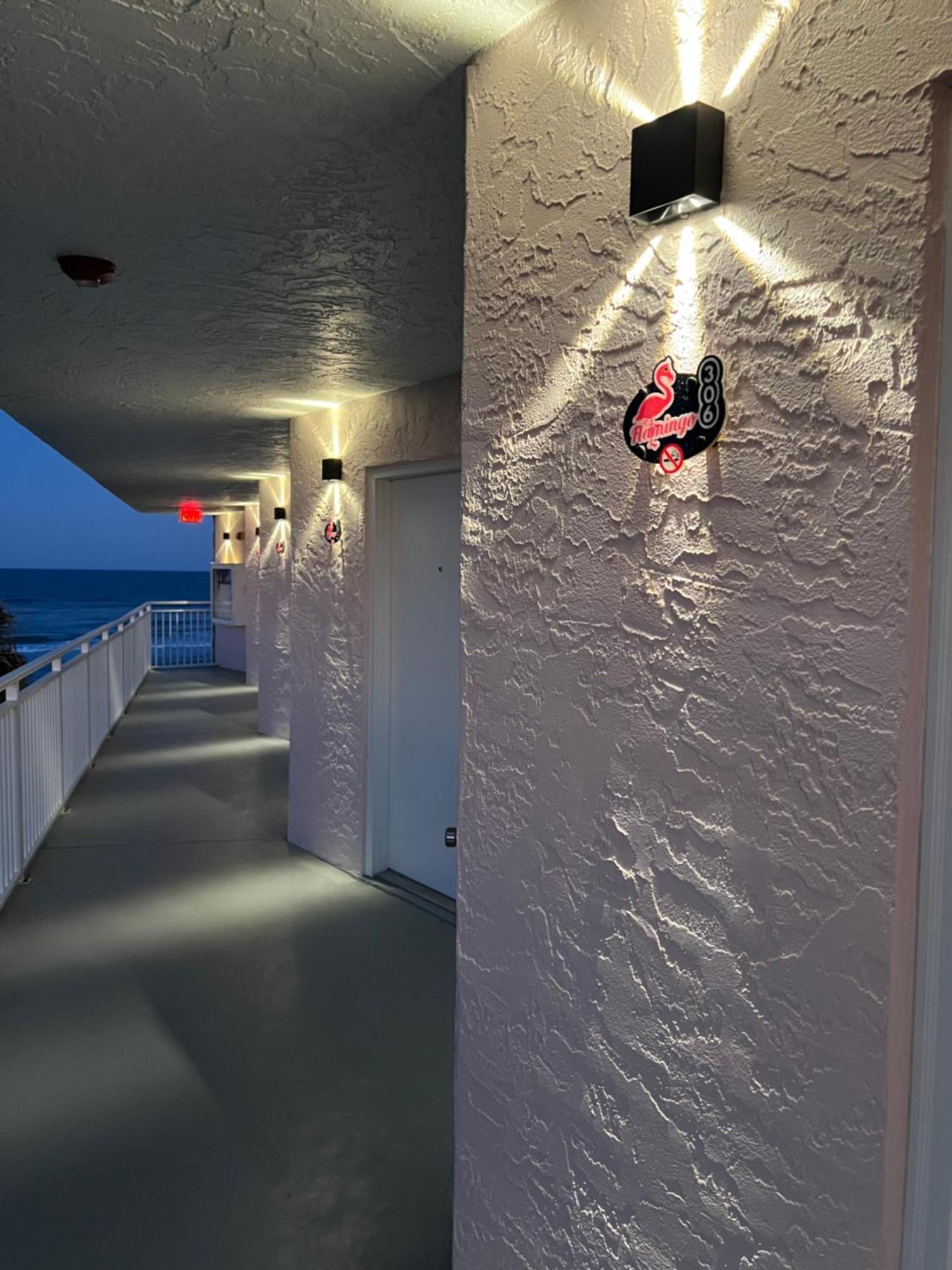 Flamingo Inn Beachfront - デイトナ・ビーチ エクステリア 写真