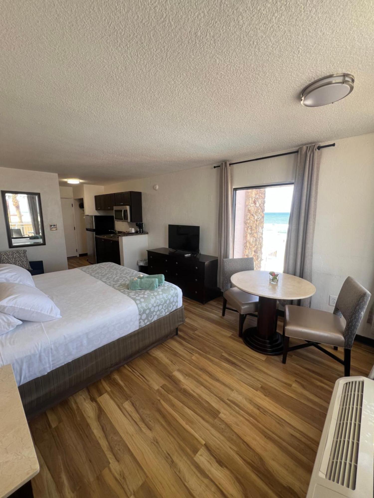 Flamingo Inn Beachfront - デイトナ・ビーチ エクステリア 写真