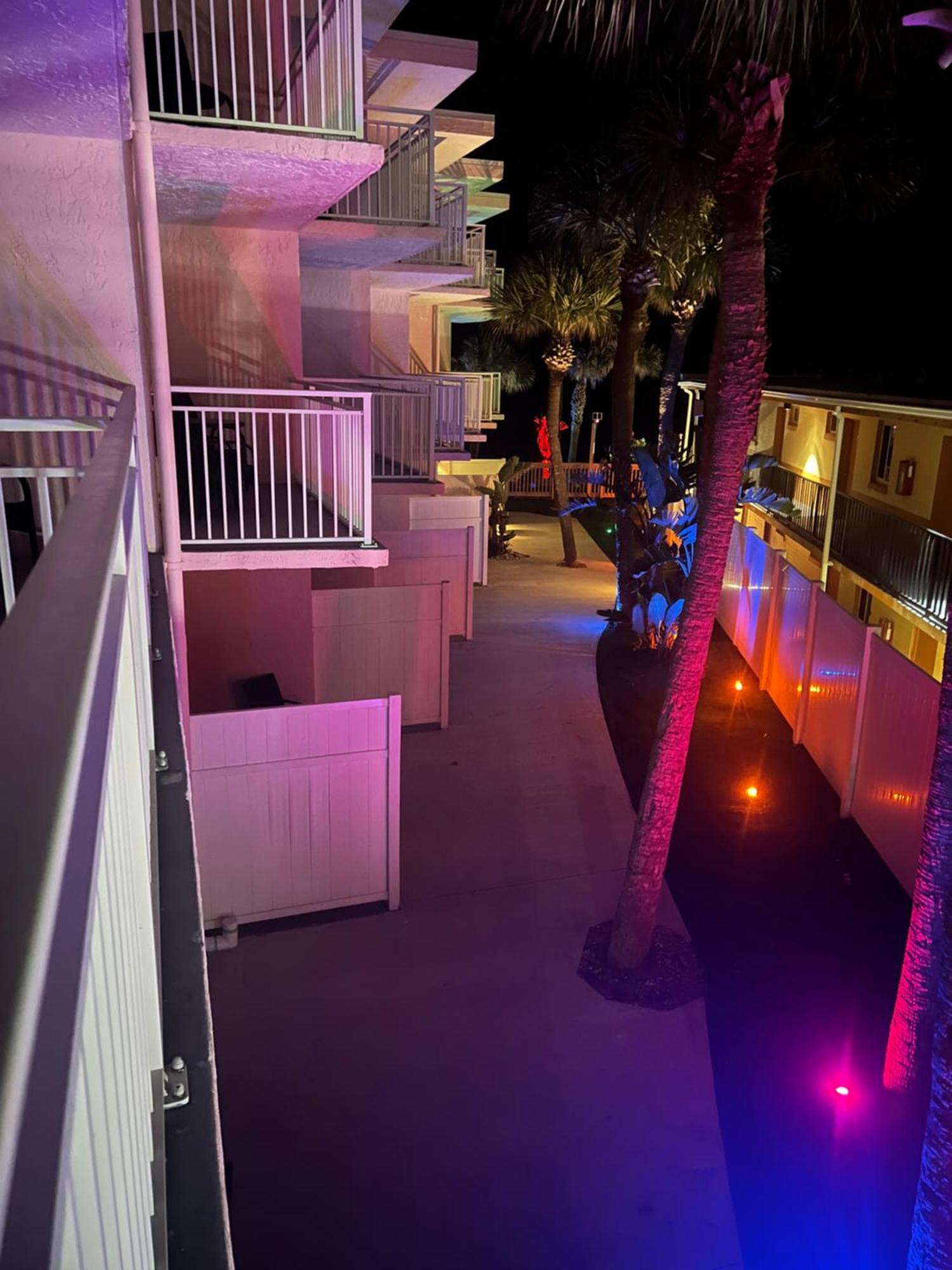 Flamingo Inn Beachfront - デイトナ・ビーチ エクステリア 写真